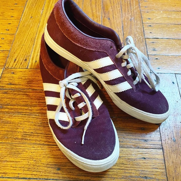 burgundy color tennis shoes